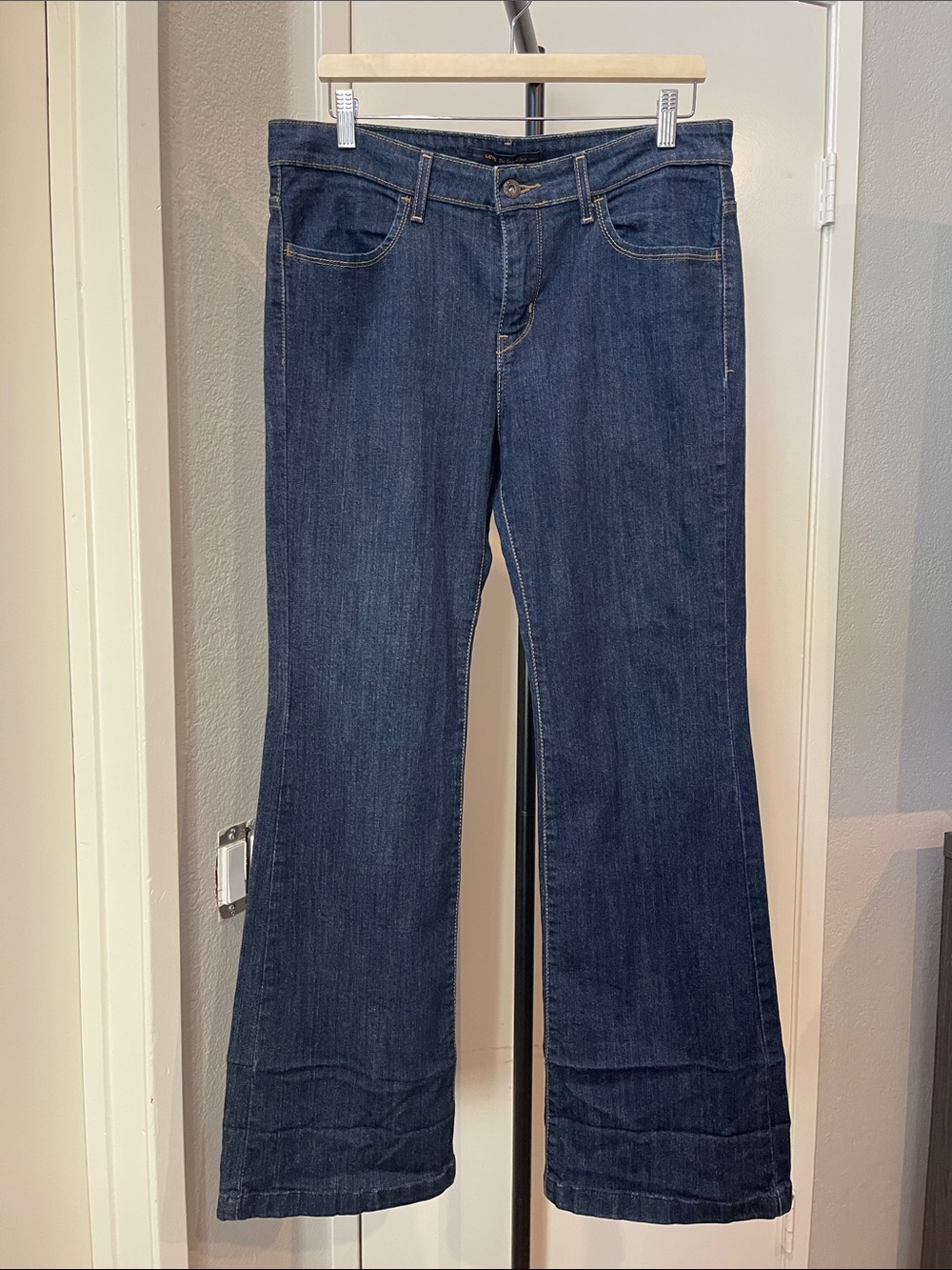 Levi’s Classic Women's Dark Blue Bootcut Jeans NWT